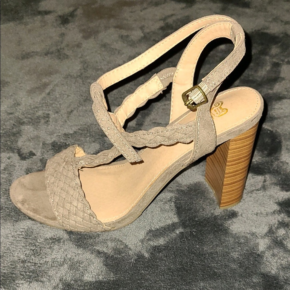 B*Rash size 6 1/2 too (tan) heels